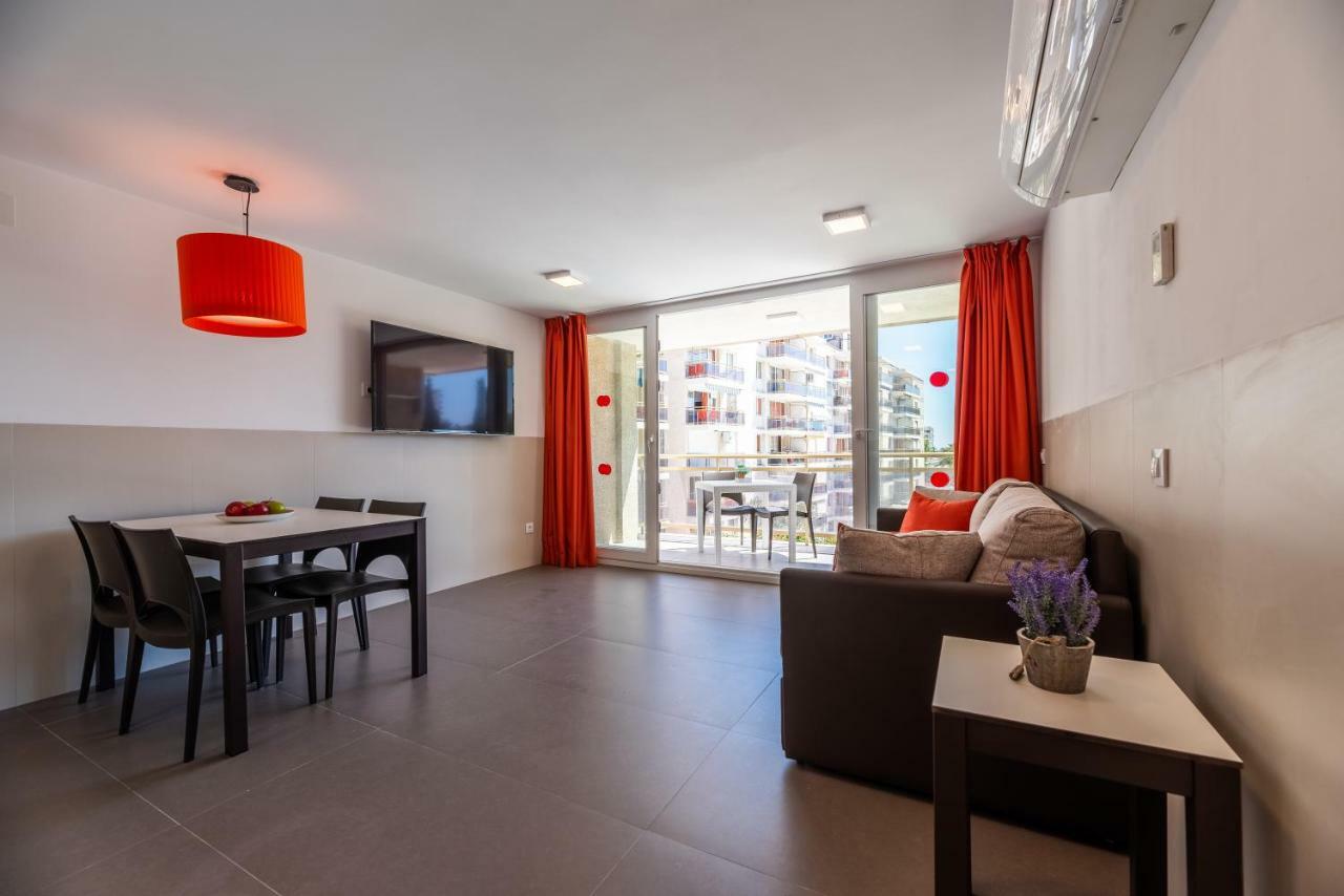 Rentalmar Navarra Family Suites Salou Chambre photo